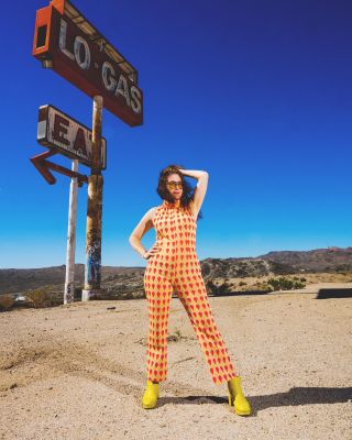 Every once in a while I go in front of a camera so I can remember what it feels like!  If you dig your photographer and she makes you feel relaxed it’s actually very fun!!! 😉😜. Here are a few snaps from a quick shoot we did on our way back from a photoshoot in Vegas.  Photos and styling by @taylor.bescoby  #portraitphotography #desertphotography #vintageclothing #vintagefashion  #mojavedesert #mojavedesertphotography #lifestylephotography #lifestylephotographer #losangeleslifestylephotographer #losangeleslifestylephotography #portraitphotography #portraitphotographer #losangelesportraitphotography #losangelesportraitphotographer #music #musicianportraits #branding #musician #musicianportrait