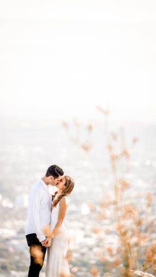 I photographed the most lovely proposal before the New Year!  I still get teary eyed looking at these photos and all the prep done with such incredible love by @miriam_esh and her family!  I was so worried about the noon time sun but it was perfectly overcast and the sun popped out literally as he was popping the question.  If that isn’t a good sign I don’t know what is!  #marriageproposal #engagementphotos #viewoflosangeles #santamonicaweddingphotographer #beverlyhillsweddingphotographer