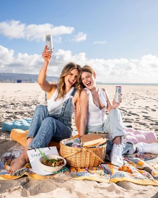 Such a fun lifestyle photoshoot to celebrate this amazing collab!  @tocayaorganica teamed up with the amazing @vanessahudgens actress and singer extraordinare, @tocayaorganica fan and owner of @caliwater created her favorite Tocaya bowl The Cali Bowl!  Tocaya also carries the very very hydrating @caliwater.  For a sweet refreshing drink that is super healthy and a bowl which is delicious!  Such a fun time with the team and these gorgeous models! #lifestylephotographer #losangeleslifestylephotographer #losangelesfoodphotographer #beachphotoshoot #collab #yum #cactuswater #mexicanfood #healthyfood #healthymexicanfoodrecipe